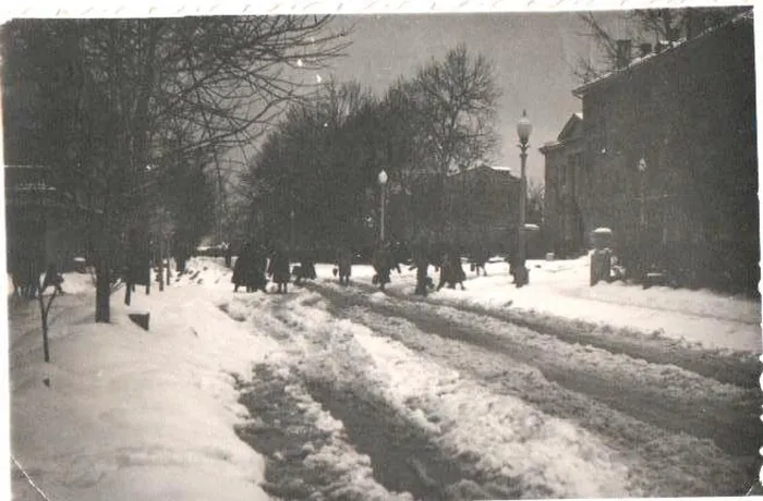 К Маркса (возле книжного магазина) Туапсе 26 января 1963 г