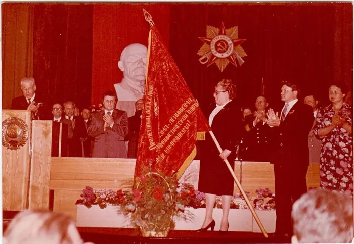 Награждение Туапсе орденом Отечественной войны 1981 год