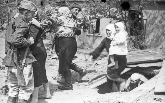 Sov-osvoboditeli-v-stanitse-Krimskaya_may1943