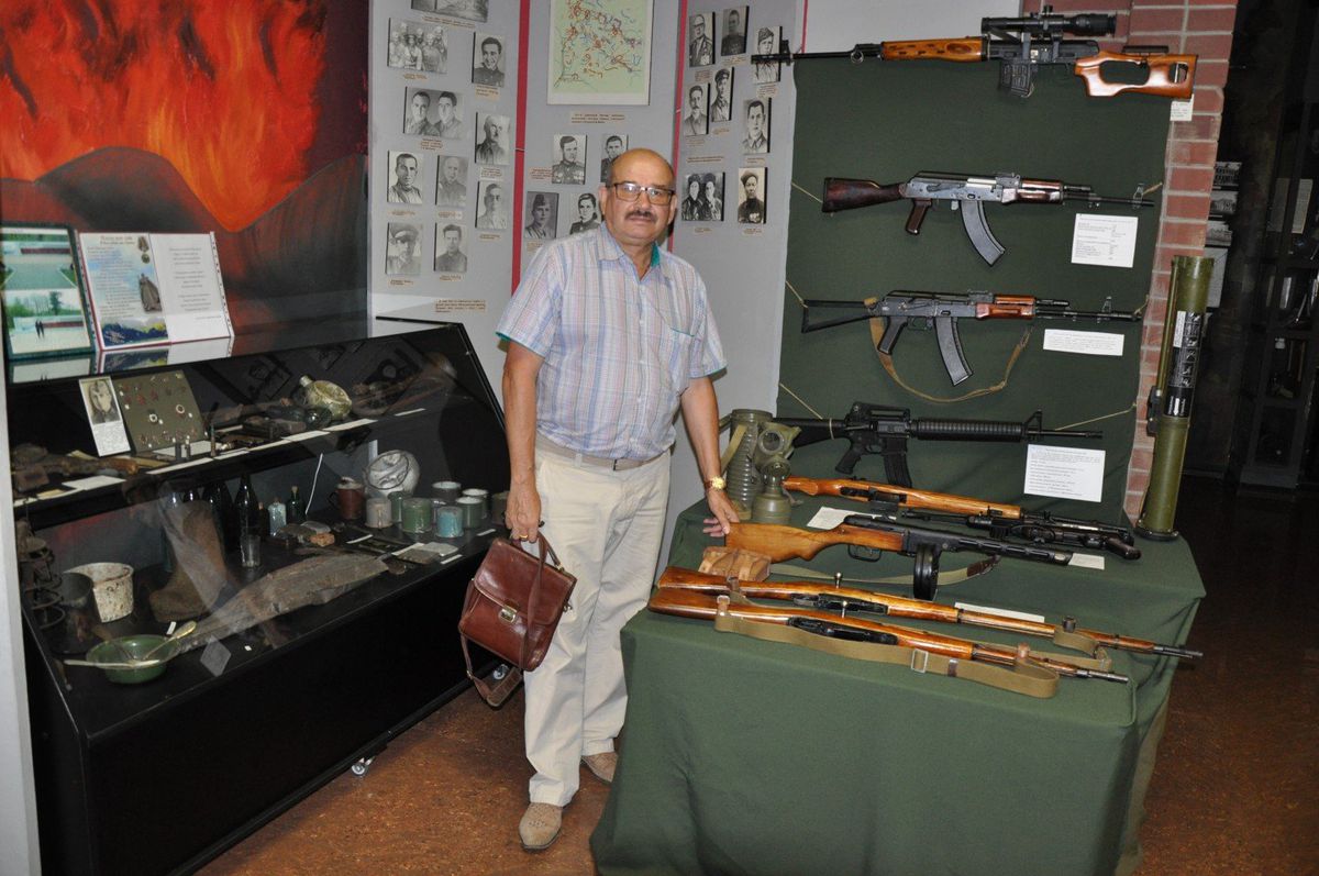 Выставка образцов оружия разного периода. 2016 год.