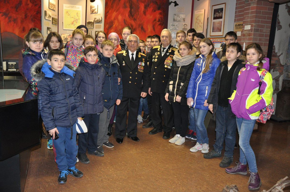 Встреча воспитанников ВДЦ "Орленок" с ветераном Вакслегером А.Г. в Музее. 20 января 2016г.