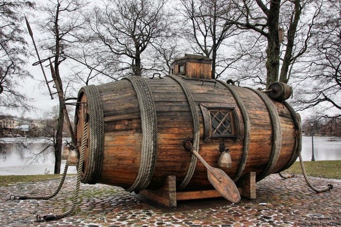 Первая подводная лодка, сконструированная Е.П.Никоновым в 1718г.